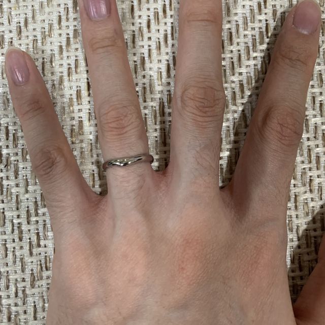 【アイプリモ(I-PRIMO)の口コミ】 10種類くらいを着用させてもらい、主に女性側のリングがダイヤが内側につ…