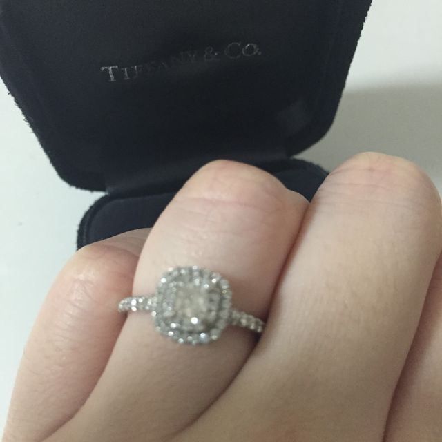 【ティファニー(Tiffany & Co.)の口コミ】 ティファニーはずっと憧れのブランドでした
店内の輝きが他店とは比べもの…