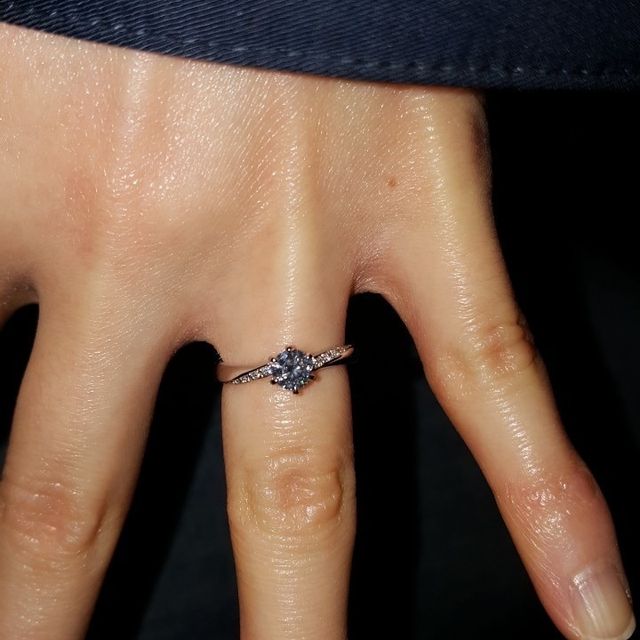 【4℃ BRIDAL(ヨンドシーブライダル)の口コミ】 指輪の決め手はウェーブがかかっているデザインと、シンプルだけど上品な…