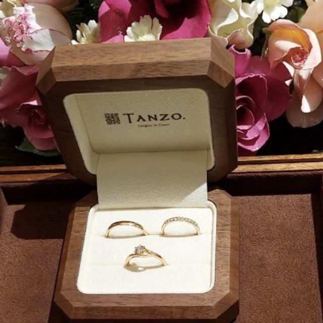 【TANZO.(鍛造指輪)の口コミ】 デザインからフルオーダーでつくれるということもあり、結婚指輪にもダイ…