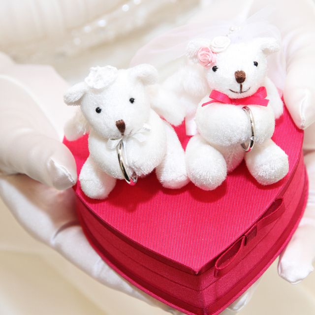 【ヴァンドーム青山(VENDOME AOYAMA)の口コミ】 シンプルなリングを探していましたが、新婦側にストーンを入れることがで…