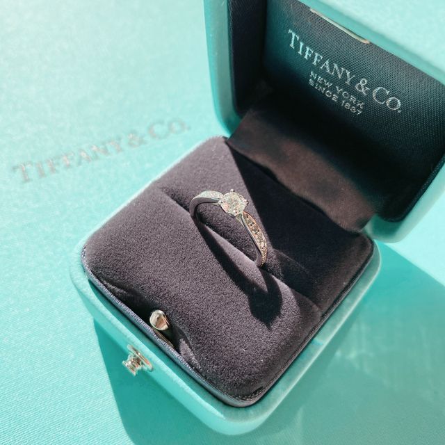 【ティファニー(Tiffany & Co.)の口コミ】 婚約指輪といえばティファニー！という憧れがあり、他のお店も見て回りま…
