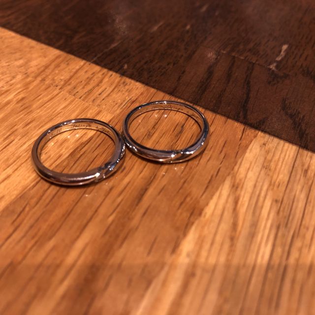 【銀座ダイヤモンドシライシの口コミ】 指輪のデザインは家事をすることが多いので邪魔にならず、シンプル重視で…