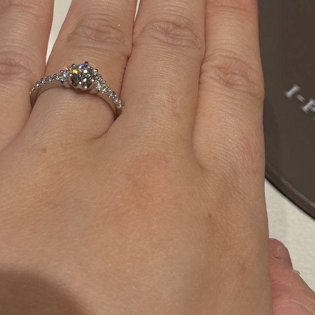 【アイプリモ(I-PRIMO)の口コミ】 すごく接客が丁寧で、彼のことも褒めたり、沢山指輪デートで巡って疲れて…