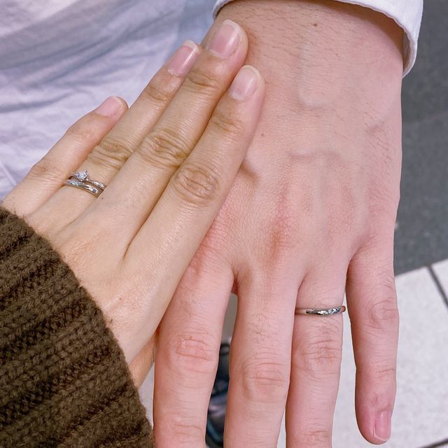 【GALA JEWELRY(ガラジュエリー)の口コミ】 オーソドックスな指輪に憧れていましたが、デザインがさりげなくあって可…