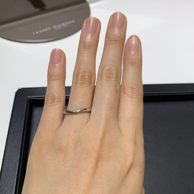【ラザール ダイヤモンド(LAZARE DIAMOND)の口コミ】 購入の決め手はデザインでした。シンプルだけど、ダイヤの輝きは欲しい。1…