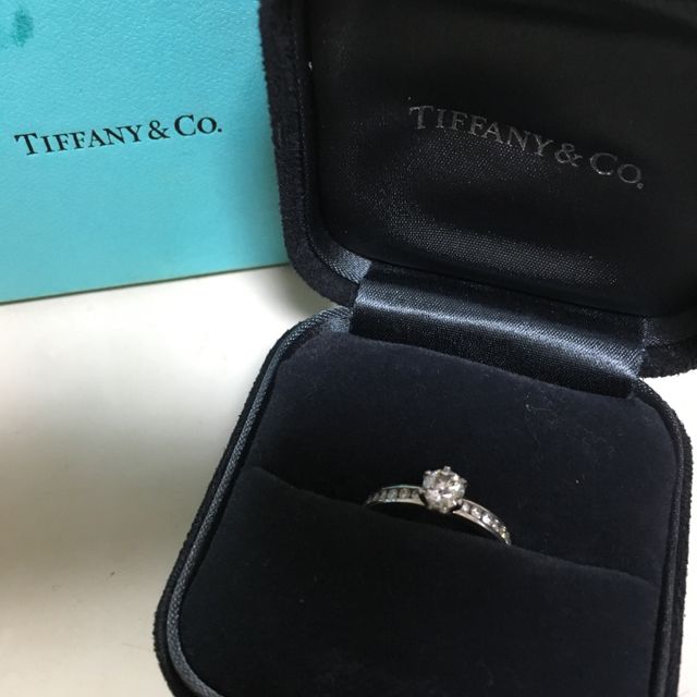 【ティファニー(Tiffany & Co.)の口コミ】 婚約指輪は絶対に憧れのティファニーがいいと結婚前から決めていたので、…