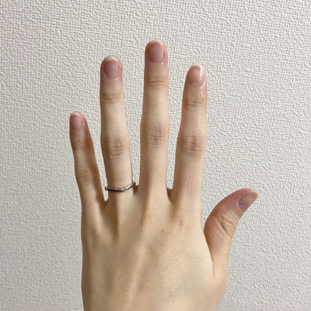 【カルティエ(Cartier)の口コミ】 一番はデザインがとても気に入りました。
女性の特に決め手となる、指がす…