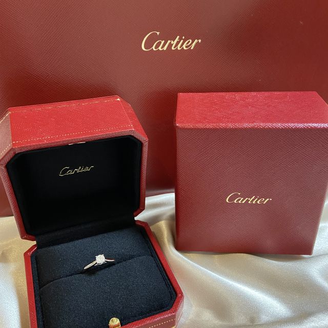 【カルティエ(Cartier)の口コミ】 デザインは細身のタイプのもので、シンプルなタイプにしてもらいました。
…