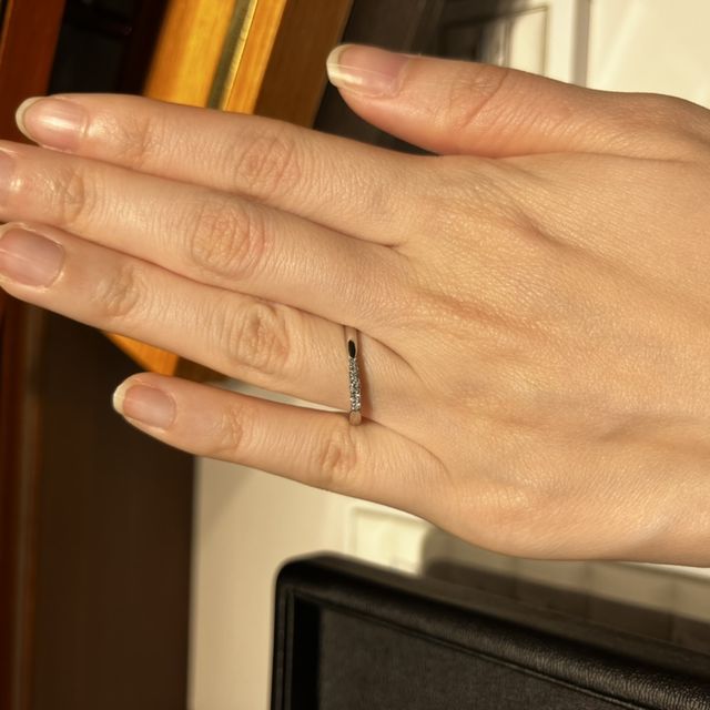 【エクセルコダイヤモンド(EXELCO DIAMOND)の口コミ】 最初はダイヤモンドが派手にかがやくエターナルリングが欲しいと探してい…