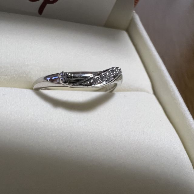 【ケイウノ ブライダル(K.UNO BRIDAL)の口コミ】 オーダーで指輪を作成することが出来たこと。
もともと気に入っていたデザ…