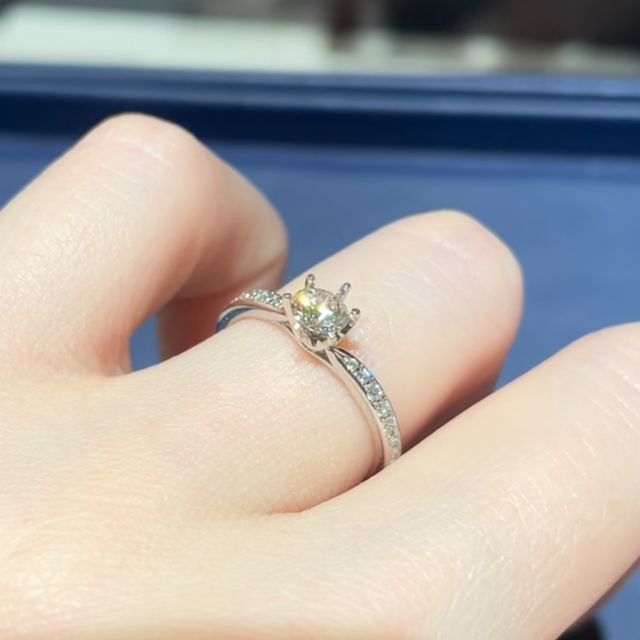 【銀座ダイヤモンドシライシの口コミ】 デザインの種類は多いですし組み合わせの方法も沢山ありましたが、全体的…