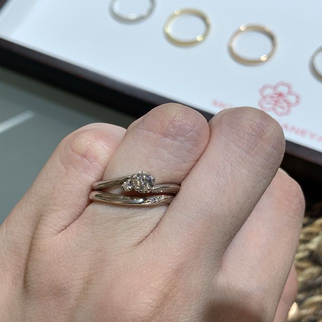 【杢目金屋(もくめがねや)の口コミ】 3種類の金属を選び、それを重ねてリングに加工するのが特徴です。金属によ…