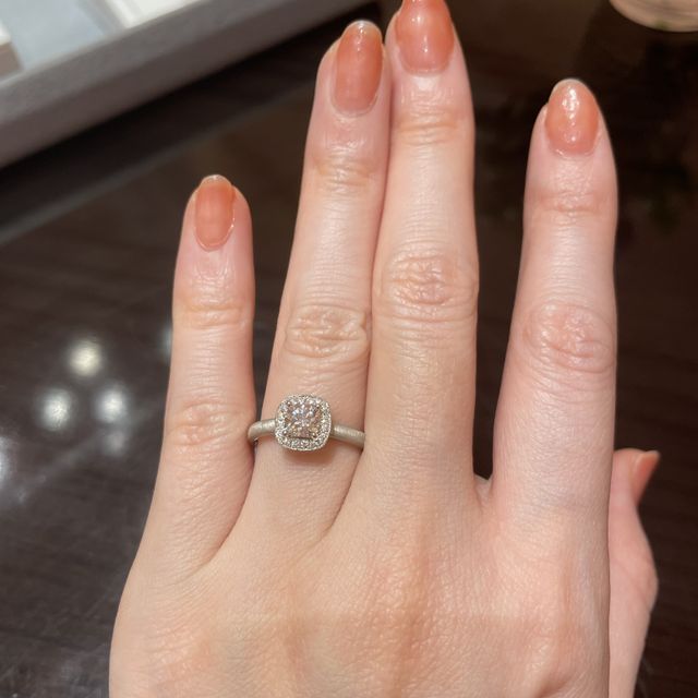 【ケイウノ ブライダル(K.UNO BRIDAL)の口コミ】 女性用男性用共に、デザイン性の高いリングが多くありました。他店と比べ…