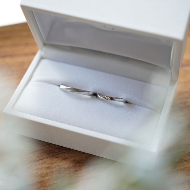 【THREE TREES(スリーツリーズ)の口コミ】 もともと結婚指輪はプラチナが良いと思っており、デザインは百貨店で見回…