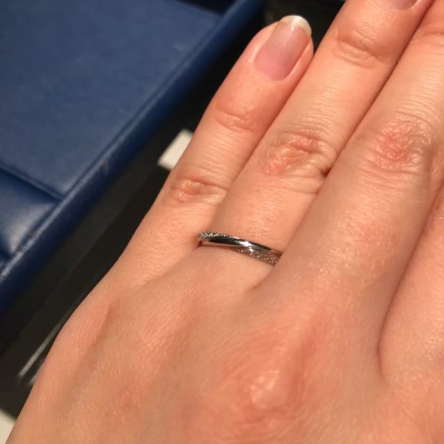 【銀座ダイヤモンドシライシの口コミ】 センターラインにダイヤはよく見かけるが、これはセンターラインがプラチ…