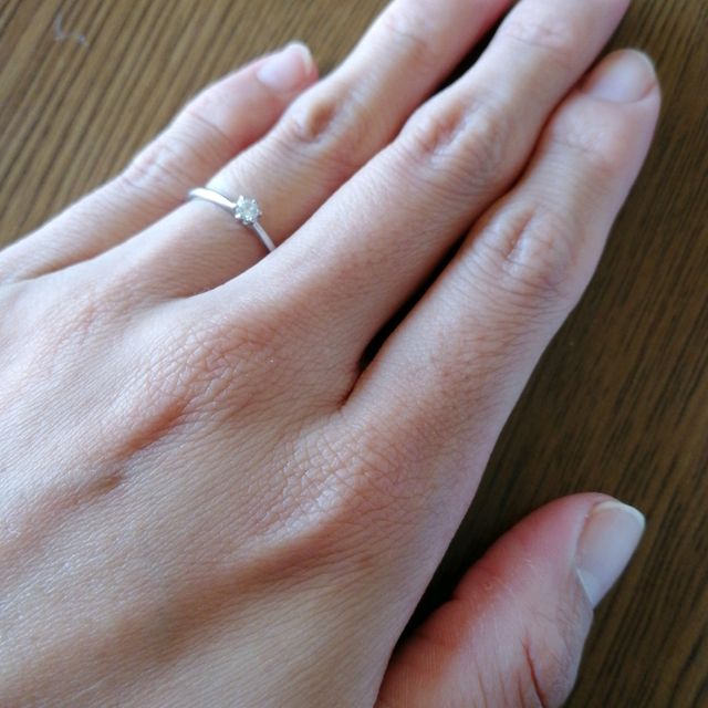 【ジュエリーツツミ(JEWELRY TSUTSUMI)の口コミ】 婚約指輪はずっとはめるものではなくなるため、見て楽しめる、形に残る、…
