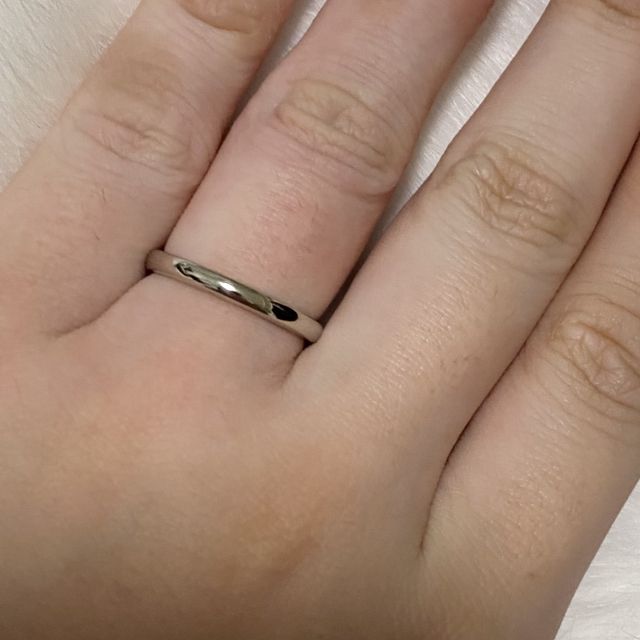 【ラザール ダイヤモンド(LAZARE DIAMOND)の口コミ】 結婚指輪はずっと付けておきたいので、シンプルなものがいいと思っていま…