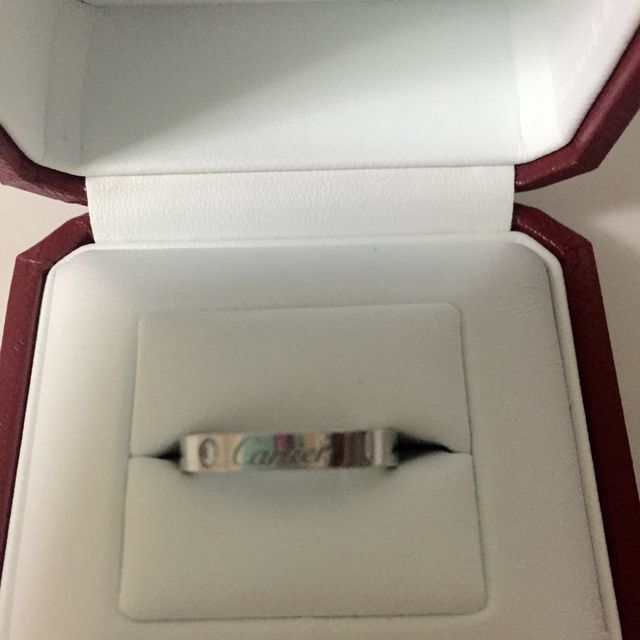 【カルティエ(Cartier)の口コミ】 婚約指輪と同じティファニーで揃えようかとも考えたが、ティファニーより…