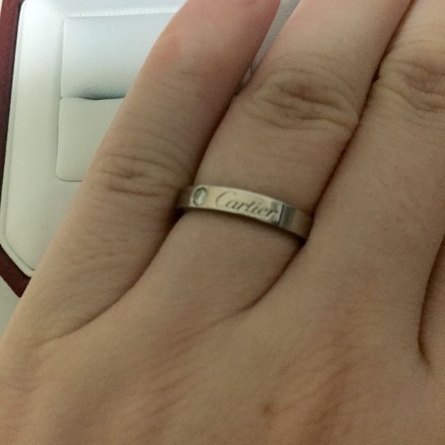 【カルティエ(Cartier)の口コミ】 婚約指輪と同じティファニーで揃えようかとも考えたが、ティファニーより…