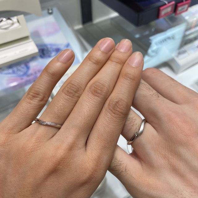 【CAFERING(カフェリング)の口コミ】 流線型で遊び心もあり、それでいて丸みがあって落ち着きがある感じです。…