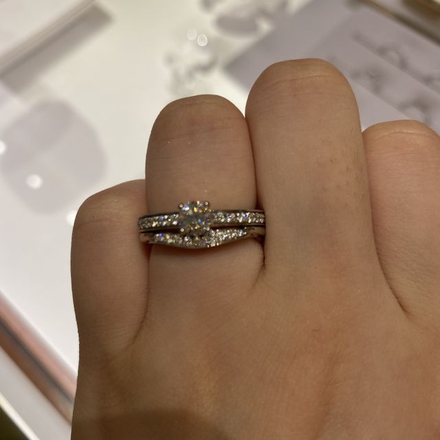 【ブルガリ(BVLGARI)の口コミ】 こちらの指輪は、下からも上からも全面にダイヤがついていて、どこから見…