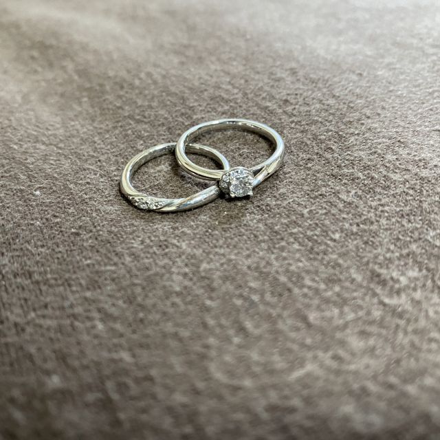 【銀座ダイヤモンドシライシの口コミ】 セットリングではピッタリ指輪同士がくっついて一つのデザインのようにな…