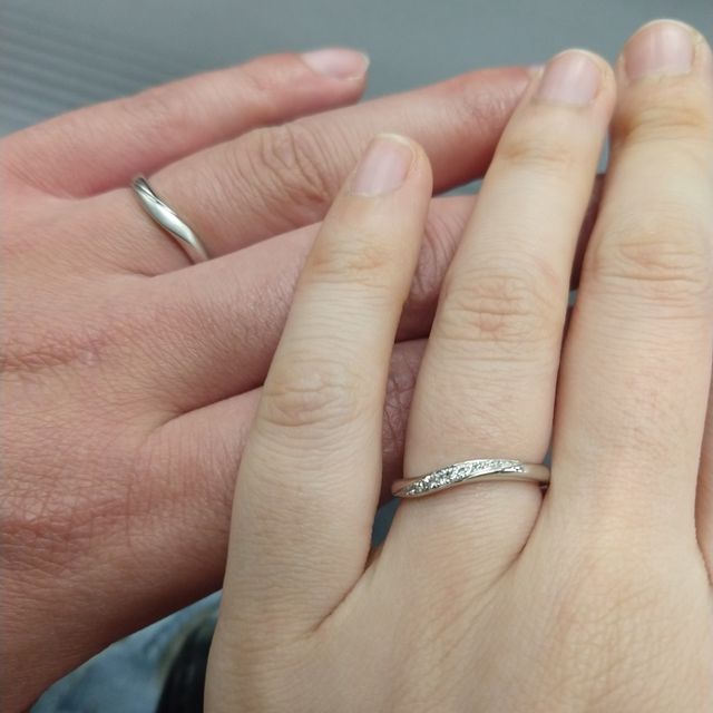 【TRECENTI(トレセンテ)の口コミ】 初めて着けた時にふたりともに非常に指馴染みがよく、ふたりとも違和感な…