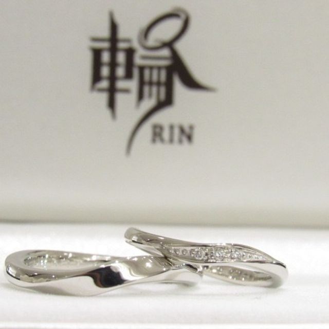【輪-RIN-の口コミ】 デザインがシンプルだけど、ウェーブや細かいダイヤがアクセントになって…