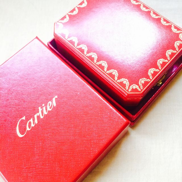 【カルティエ(Cartier)の口コミ】 主人とカルティエで購入することは決めていました。
主人が買うなら本店！…