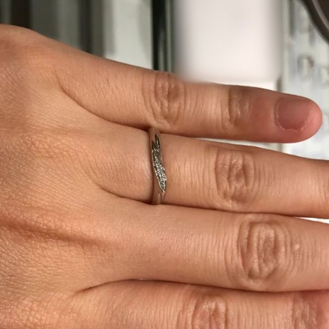 【アイプリモ(I-PRIMO)の口コミ】 細身のアームで指が綺麗に見える点とひねりの入った緩やかなウェーブライ…