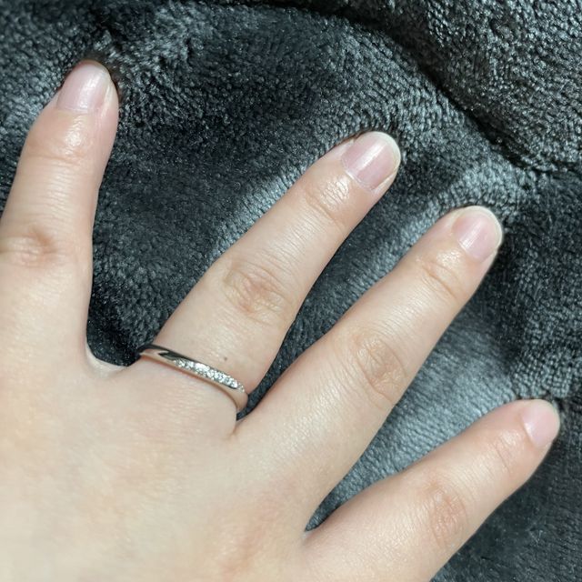 【4℃ BRIDAL(ヨンドシーブライダル)の口コミ】 同じようなデザインのものと色々とみてしまい迷いましたが、ダイヤモンド…