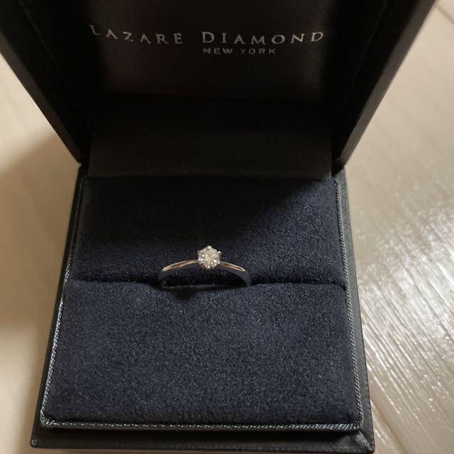 【ラザール ダイヤモンド(LAZARE DIAMOND)の口コミ】 リングの周りにダイヤモンドがあるような大胆なデザインは好みではなかっ…
