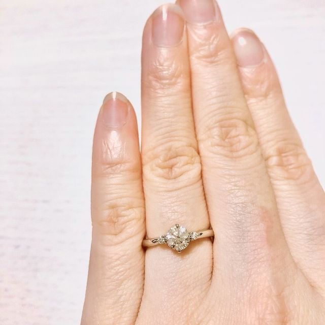 【ラザール ダイヤモンド(LAZARE DIAMOND)の口コミ】 他ブランドさんでも試着などしましたが、同じ照明の中で、ダイヤモンドの…