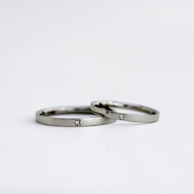 【atelier CraM(アトリエ クラム)の口コミ】 外側が丸い丸甲の指輪が多いなか、平打ちのシャープなデザインに惹かれ決…