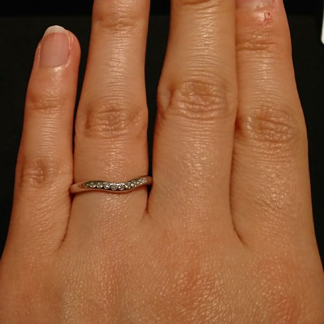 【4℃ BRIDAL(ヨンドシーブライダル)の口コミ】 デザインとつけ心地で決めました。これまで指輪を着用することもなかった…