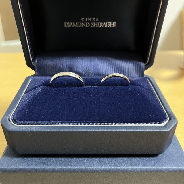 【銀座ダイヤモンドシライシの口コミ】 男性のものはオシャレで、20代の今から一生付け続けることのできるデザイ…