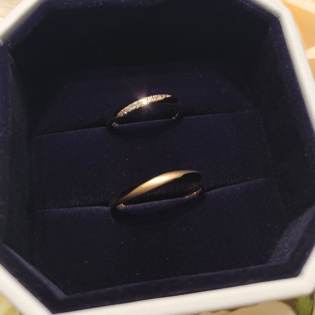 【4℃ BRIDAL(ヨンドシーブライダル)の口コミ】 ピンクゴールドのデザインを探していたところお気に入りのデザインを見つ…