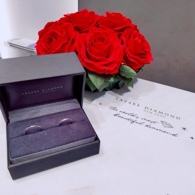【ラザール ダイヤモンド(LAZARE DIAMOND)の口コミ】 いくつかの指輪を試着したのですが、形がストレートで、ダイヤモンドが品…