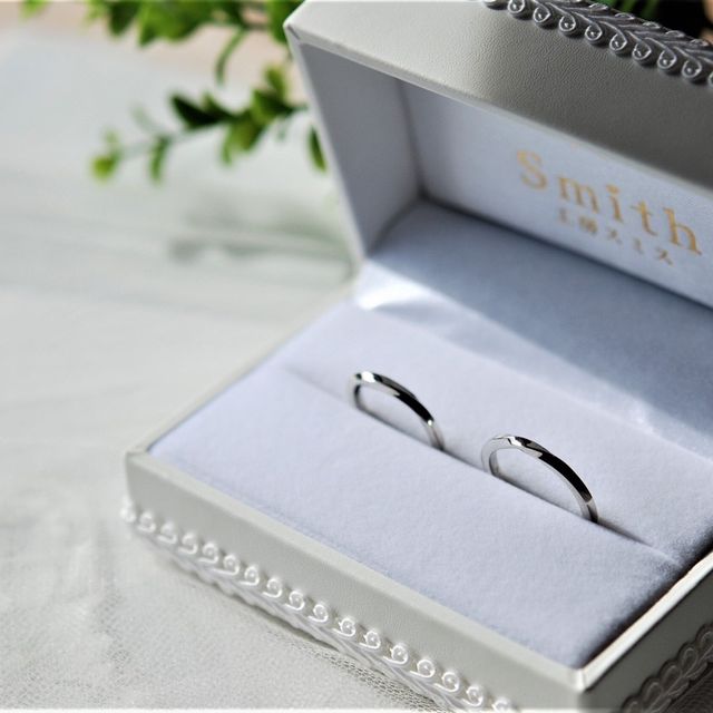 【Smith(工房スミス)の口コミ】 指輪のデザインは2人とも同じデザインを気に入ってて、素材を選ぶのも意見…