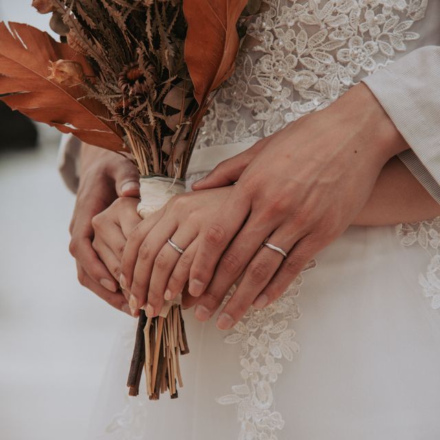 【銀座ダイヤモンドシライシの口コミ】 ずっと付ける結婚指輪なので、ダイヤモンドが埋め込まれているデザインで…