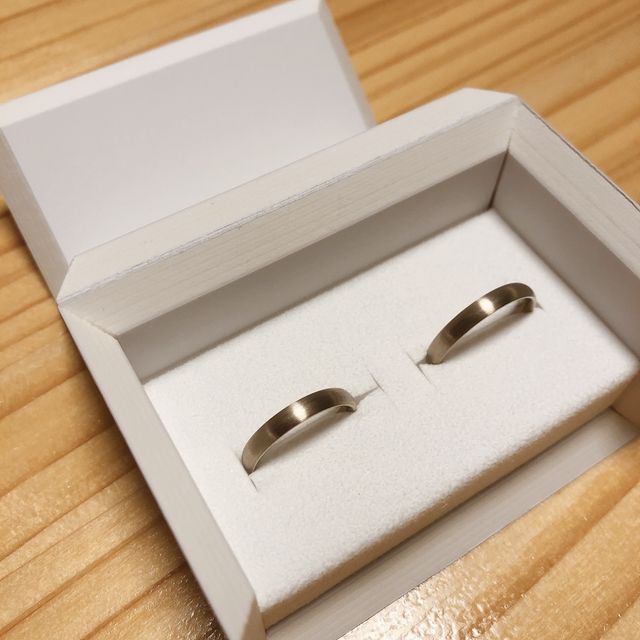 【shihara(シハラ)の口コミ】 指輪のデザインはシンプルなのが欲しかったので、ダイヤは一切なく丸みを…