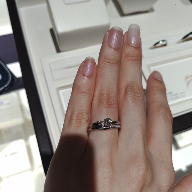 【俄(にわか)の口コミ】 婚約指輪と結婚指輪、一つずつでもデザイン性があり素敵だが、NIWAKAのこ…