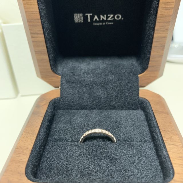 【TANZO.(鍛造指輪)の口コミ】 決め手は頑丈さです。
婚約指輪も普段使いしたいという要望があり、少しで…