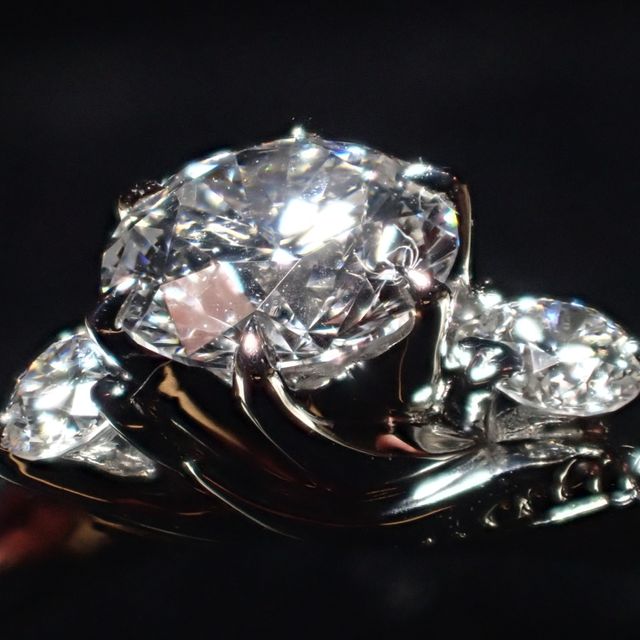 【エクセルコダイヤモンド(EXELCO DIAMOND)の口コミ】 「婚約指輪とは指輪を贈るものと思われがちですが、石を贈るものですよ。…