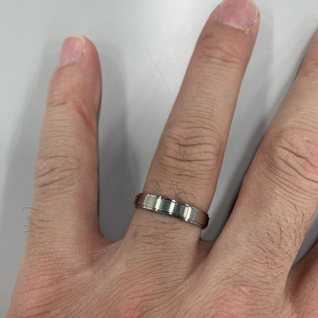 【GALA JEWELRY(ガラジュエリー)の口コミ】 指輪のデザインについて手が大きいので、華奢なデザインではなく太めの幅…