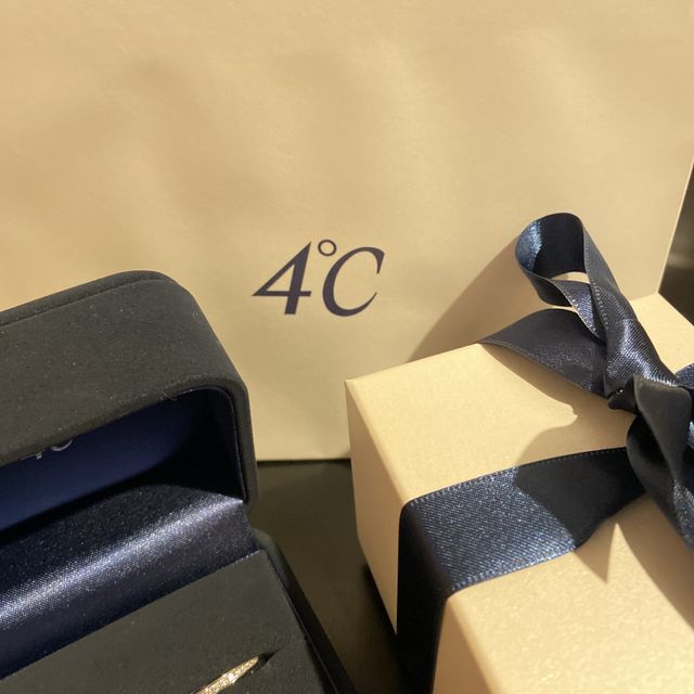 【4℃ BRIDAL(ヨンドシーブライダル)の口コミ】 結婚指輪を決めるにあたり、SNSを使用して伺う店舗を絞りました。最初に伺…
