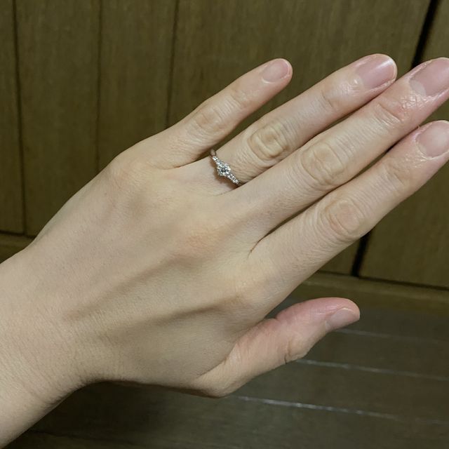 【銀座ダイヤモンドシライシの口コミ】 シンプルで美しいものが良かったので、ダイヤモンド一つの王道でも良かっ…