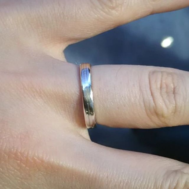 【杢目金屋(もくめがねや)の口コミ】 シンプルな造りで表面加工が個性的なリングを探しており、希望のイメージ…