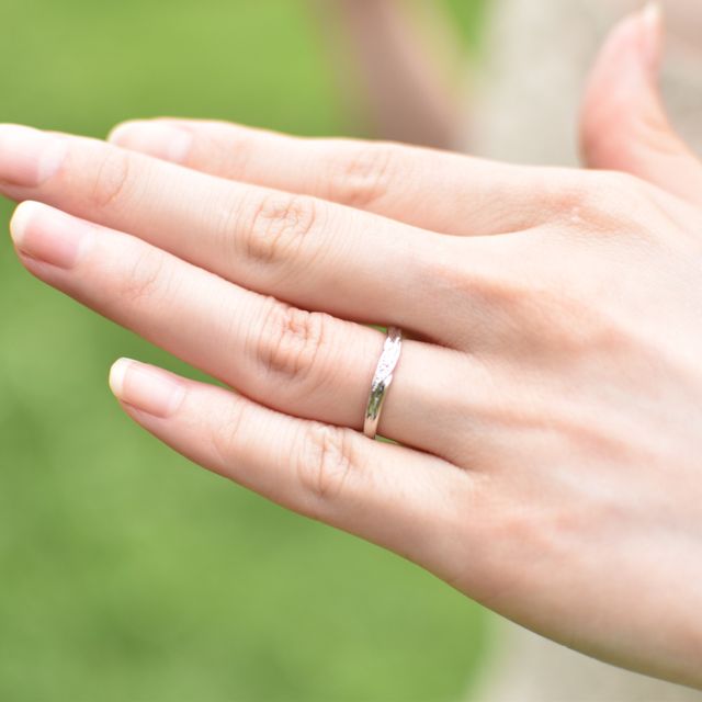 【銀座ダイヤモンドシライシの口コミ】 指輪の滑りが素晴らしいです。
指に馴染んでいます。
デザインもたくさん…